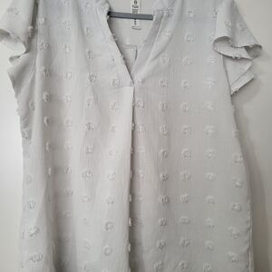 Chic White Textured Blouse